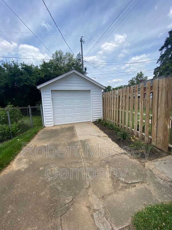 St Matthews Cape Cod Home property image