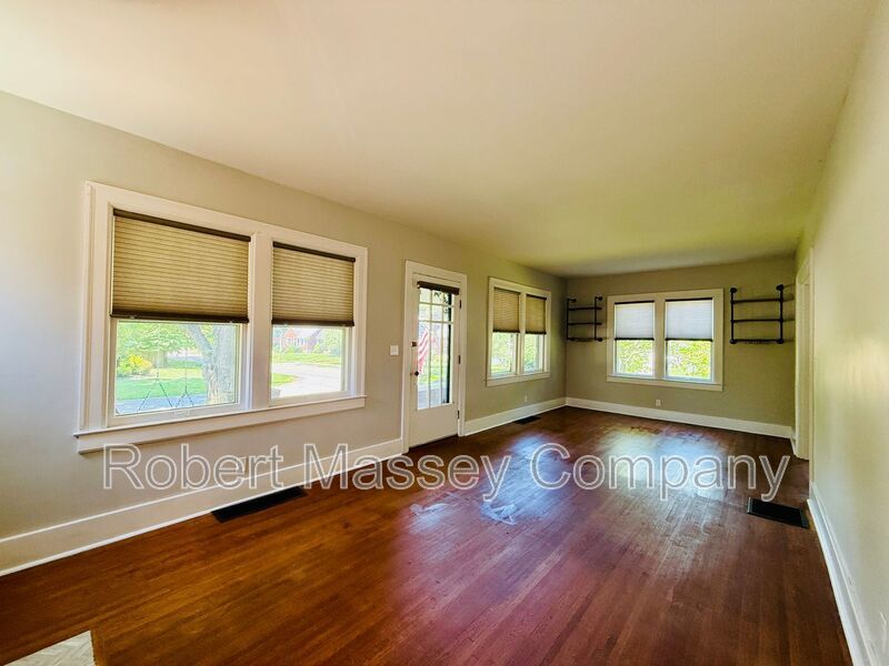 Charming 5 Bedroom 2 Bath Home located in Audubon Park property image