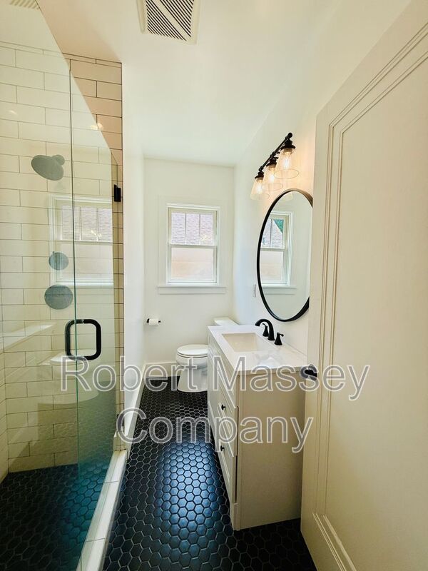 Charming 5 Bedroom 2 Bath Home located in Audubon Park property image