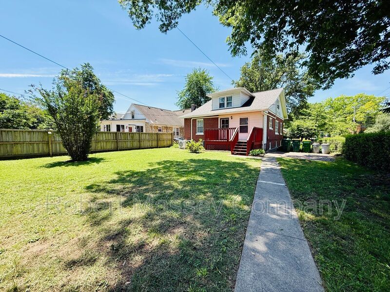Charming 5 Bedroom 2 Bath Home located in Audubon Park property image