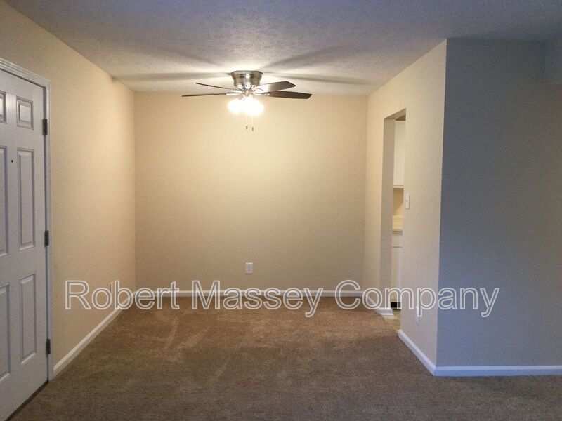 Great, One bedroom, One bath located in the Clifton Neighborhood property image