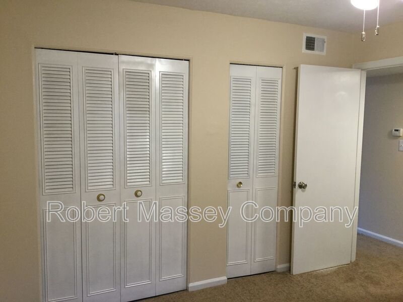 Great, One bedroom, One bath located in the Clifton Neighborhood property image
