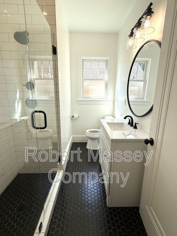 Charming 5 Bedroom 2 Bath Home located in Audubon Park property image