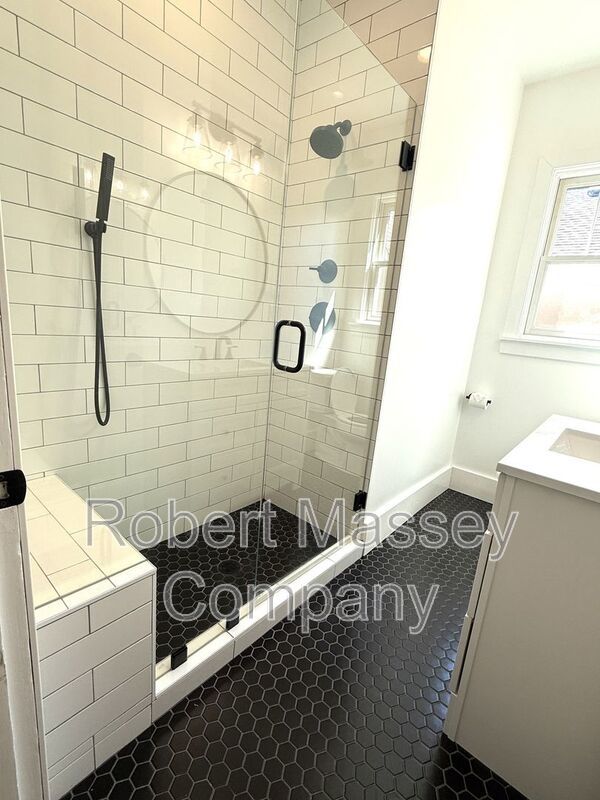 Charming 5 Bedroom 2 Bath Home located in Audubon Park property image