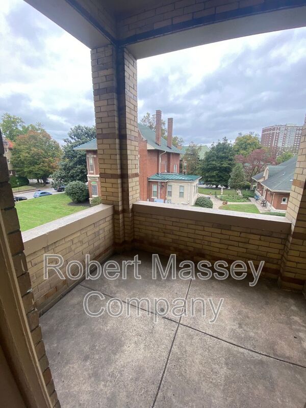 Cherokee Triangle lHistoric Large 2 bed 1 bath property image