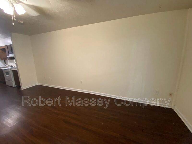 Cherokee Parkway Studio with Off-street Parking property image