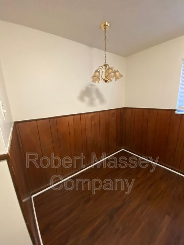 Cherokee Parkway Studio with Off-street Parking property image