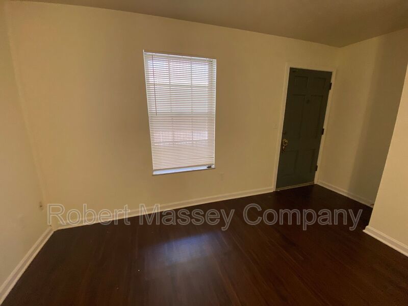 Cherokee Parkway Studio with Off-street Parking property image
