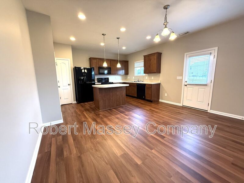 Charming 4 Bedroom 2.5 Bath home located in Hanover Trace property image