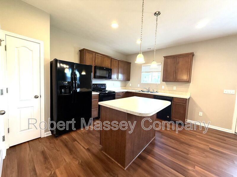 Charming 4 Bedroom 2.5 Bath home located in Hanover Trace property image