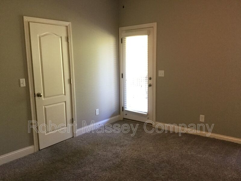 Spacious 2 Bedroom, 2 Bath Condo with Garage in the Heart of Middletown! property image