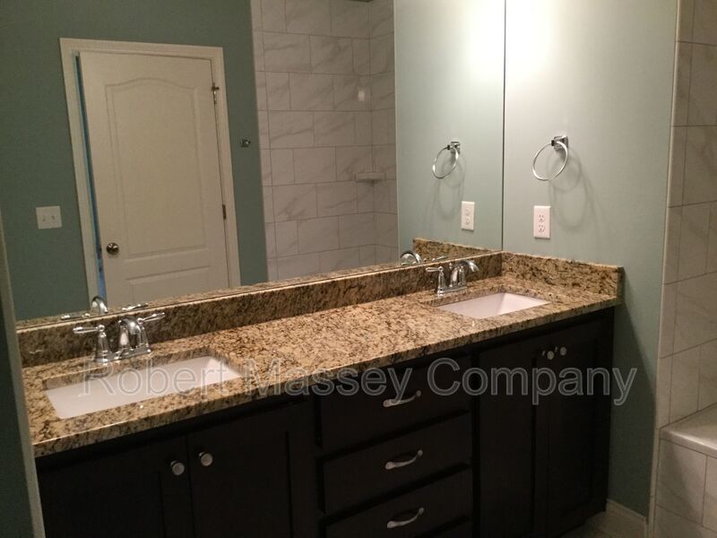 Spacious 2 Bedroom, 2 Bath Condo with Garage in the Heart of Middletown! property image