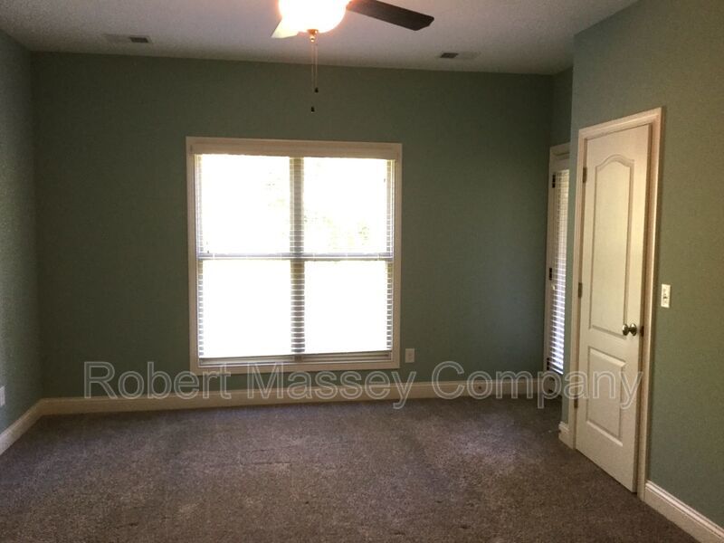 Spacious 2 Bedroom, 2 Bath Condo with Garage in the Heart of Middletown! property image