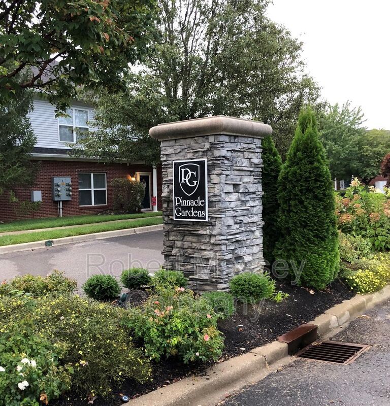 Pinnacle Gardens Beautiful 3 bed 2.5 bath Townhome property image