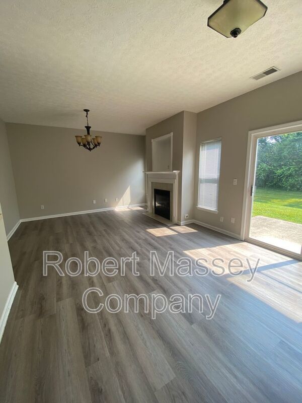 Pinnacle Gardens Beautiful 3 bed 2.5 bath Townhome property image