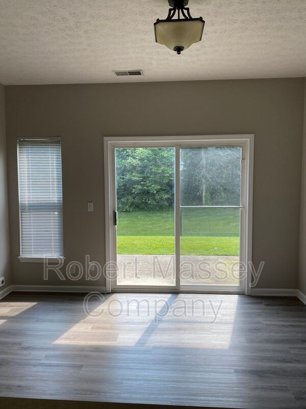 Pinnacle Gardens Beautiful 3 bed 2.5 bath Townhome property image