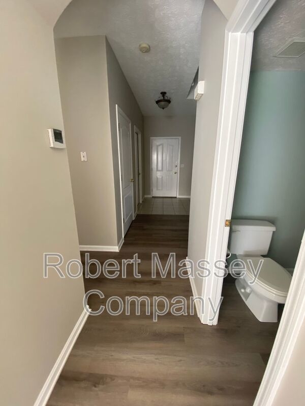 Pinnacle Gardens Beautiful 3 bed 2.5 bath Townhome property image