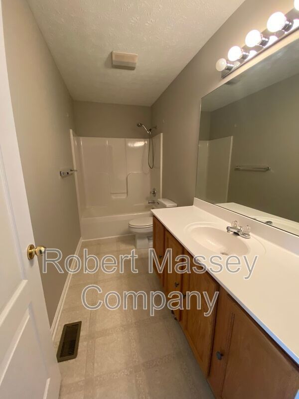 Pinnacle Gardens Beautiful 3 bed 2.5 bath Townhome property image