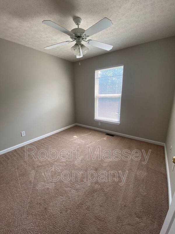 Pinnacle Gardens Beautiful 3 bed 2.5 bath Townhome property image