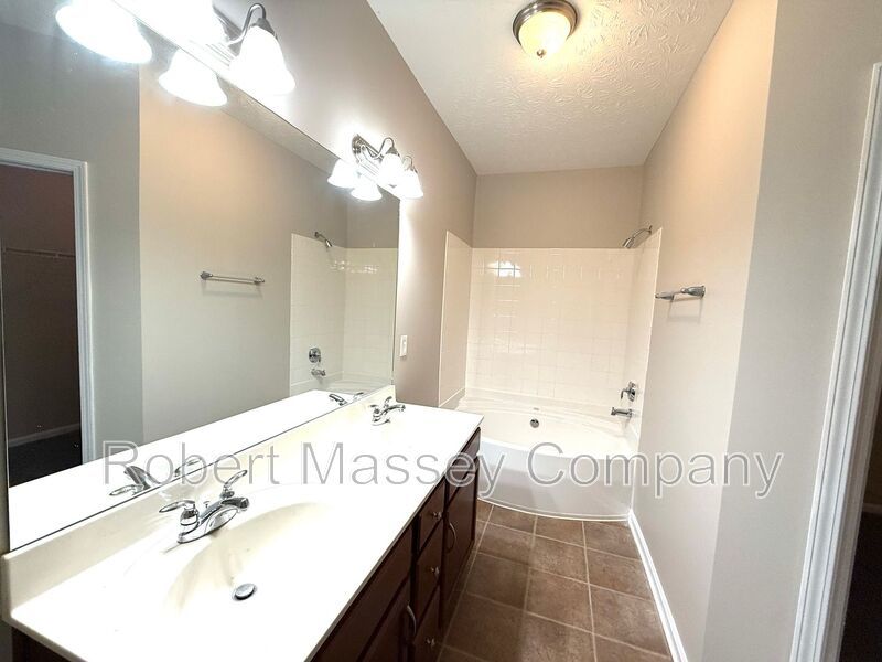 Spacious 2 Bedroom 2 Bath Condo at The Gardens II at Glenmary Village property image