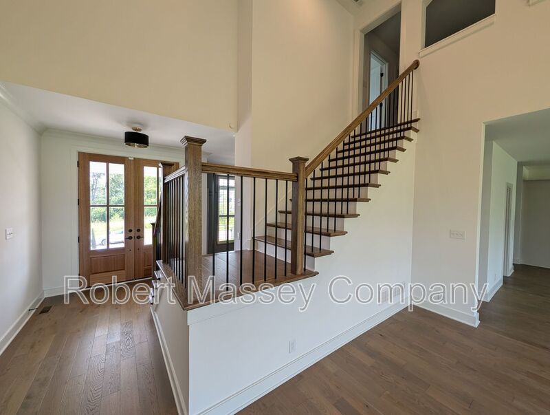 Prestigious, custom built executive home in Brentwood Subdivision in Oldham County property image