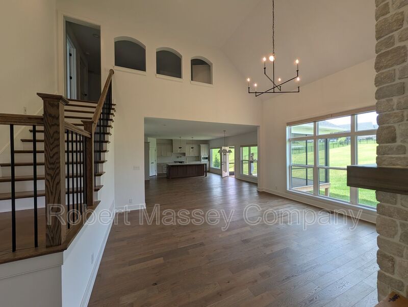 Prestigious, custom built executive home in Brentwood Subdivision in Oldham County property image