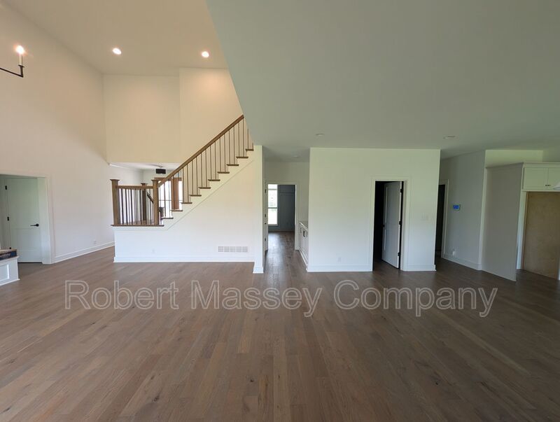 Prestigious, custom built executive home in Brentwood Subdivision in Oldham County property image