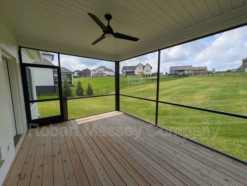 Prestigious, custom built executive home in Brentwood Subdivision in Oldham County property image