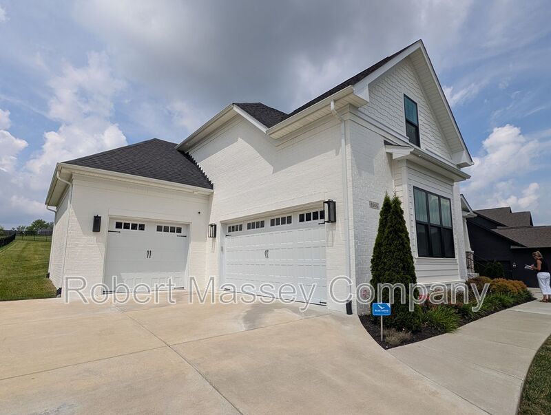 Prestigious, custom built executive home in Brentwood Subdivision in Oldham County property image