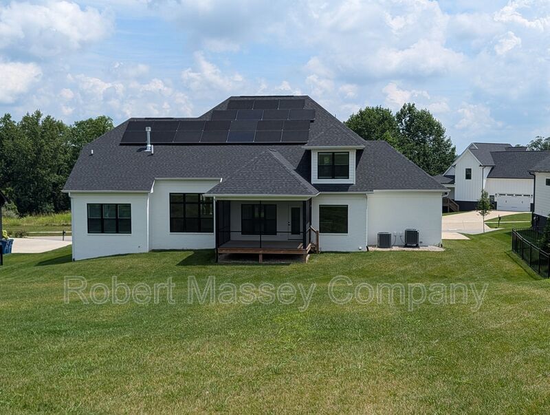 Prestigious, custom built executive home in Brentwood Subdivision in Oldham County property image