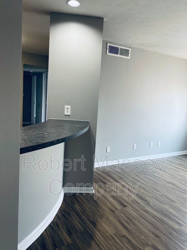 Highlands 2 bedroom, 2 bath w/ Laundry property image
