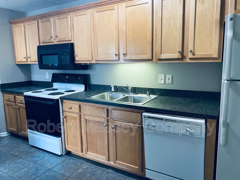 Highlands 2 bedroom, 2 bath w/ Laundry property image