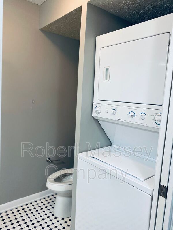 Highlands 2 bedroom, 2 bath w/ Laundry property image