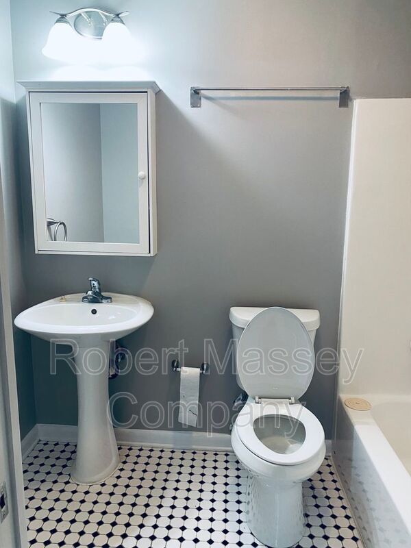 Highlands 2 bedroom, 2 bath w/ Laundry property image