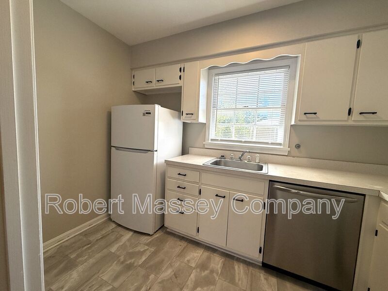 Spacious 2-Bedroom Apartment Near Bardstown Road & Hikes Lane! property image