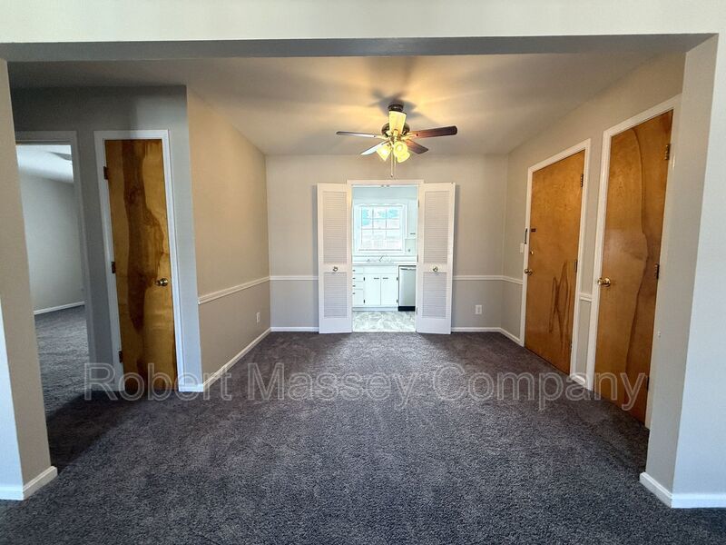 Spacious 2-Bedroom Apartment Near Bardstown Road & Hikes Lane! property image