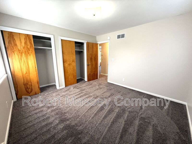 Spacious 2-Bedroom Apartment Near Bardstown Road & Hikes Lane! property image