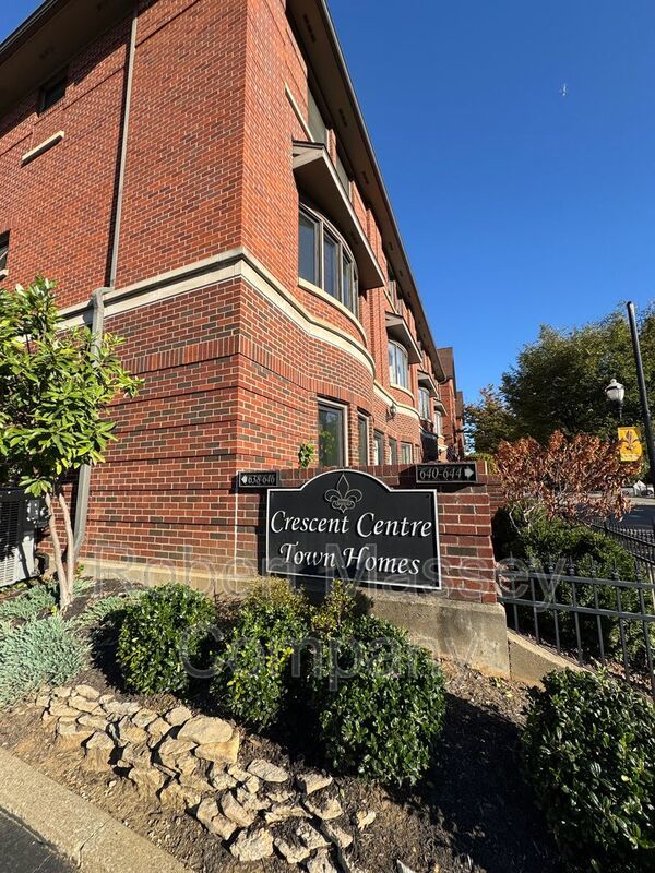 Updated Town House in the Heart of Downtown property image