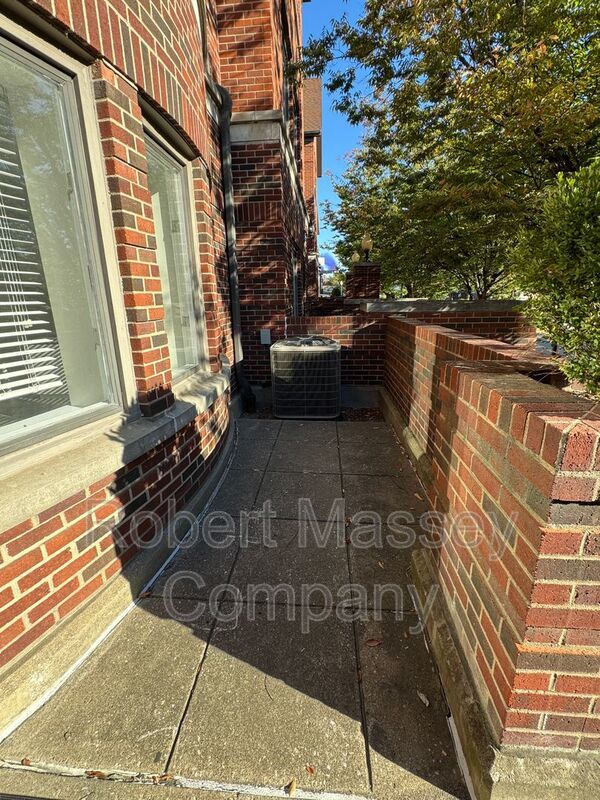 Updated Town House in the Heart of Downtown property image