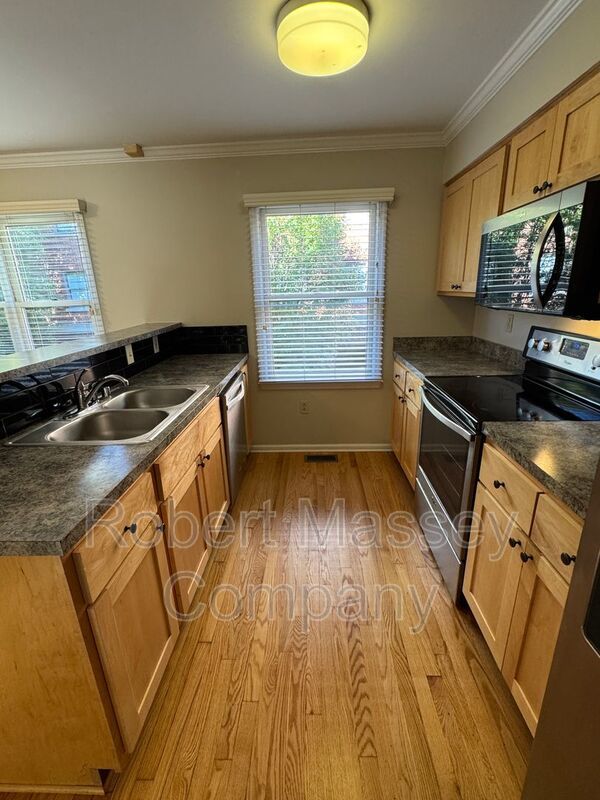 Updated Town House in the Heart of Downtown property image