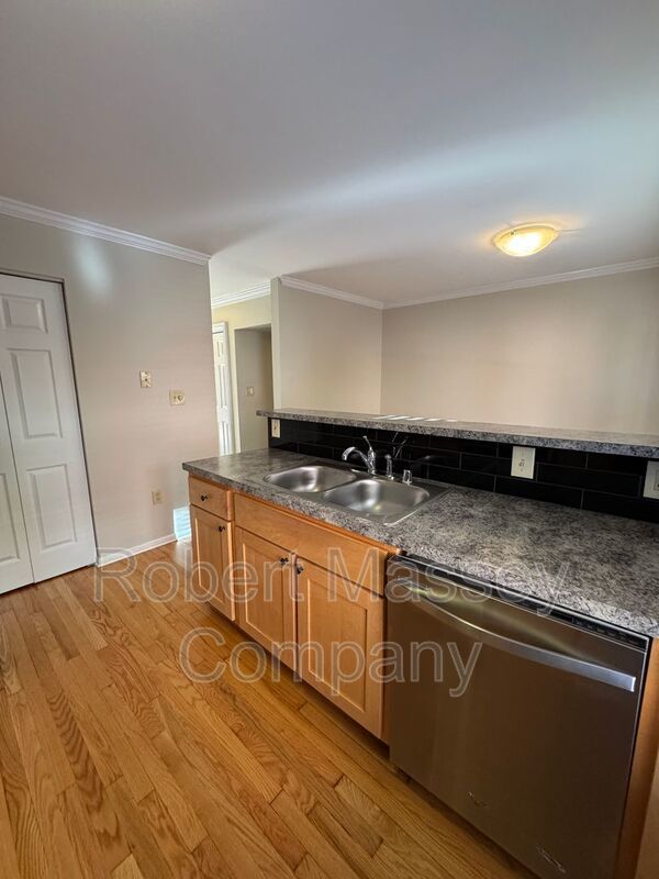 Updated Town House in the Heart of Downtown property image
