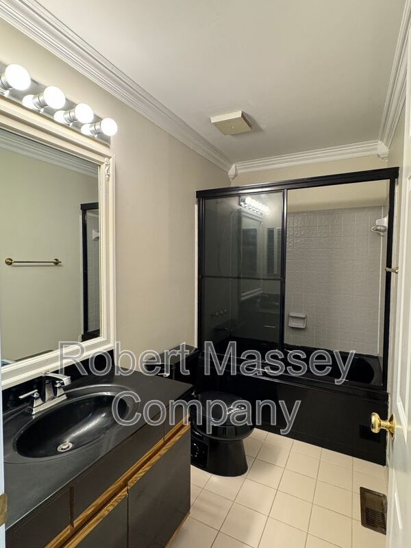 Updated Town House in the Heart of Downtown property image