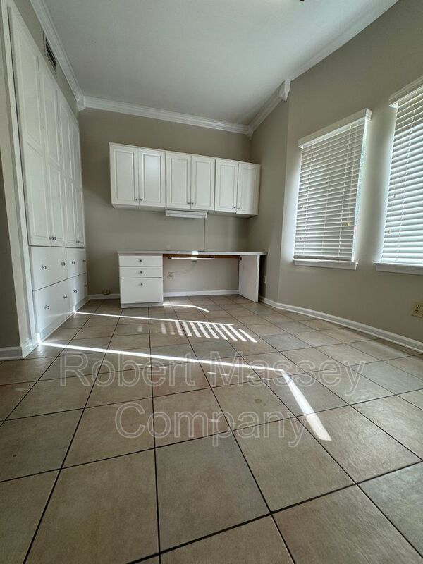 Updated Town House in the Heart of Downtown property image