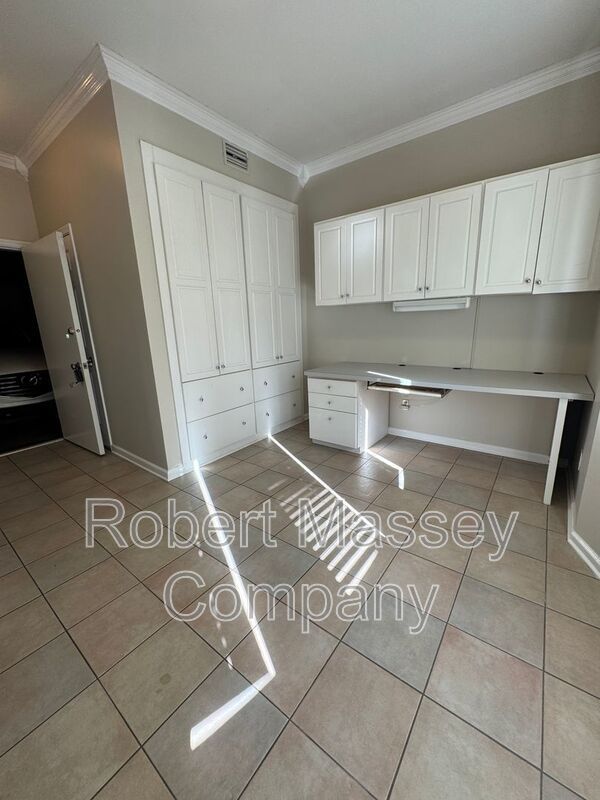Updated Town House in the Heart of Downtown property image