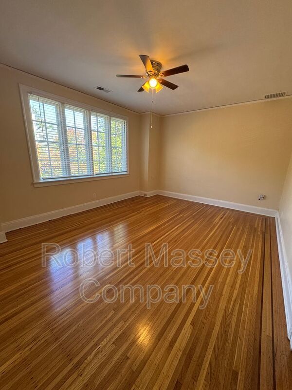 Highlands 1 Bedroom 1 Bath RENOVATED Apartment property image