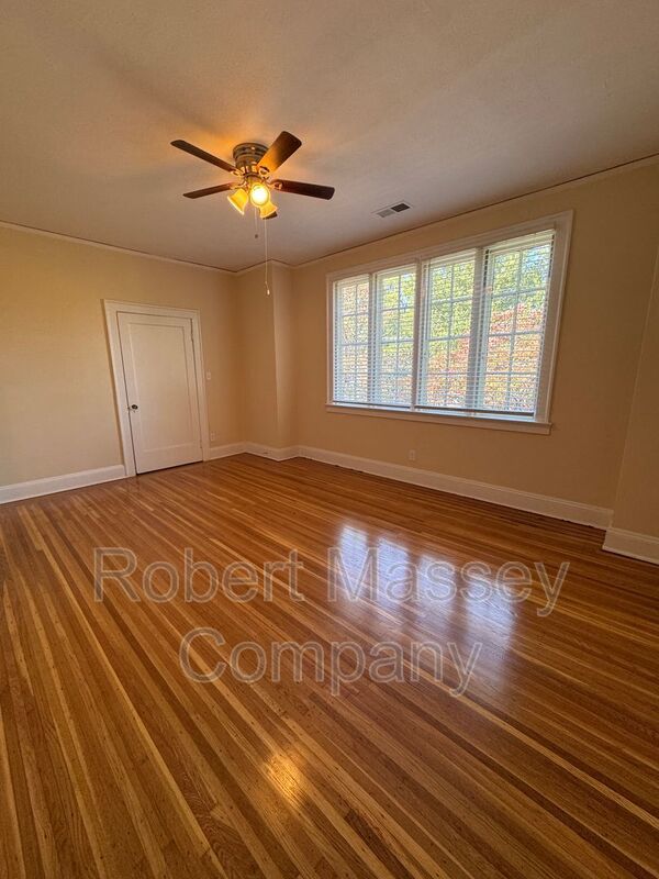 Highlands 1 Bedroom 1 Bath RENOVATED Apartment property image