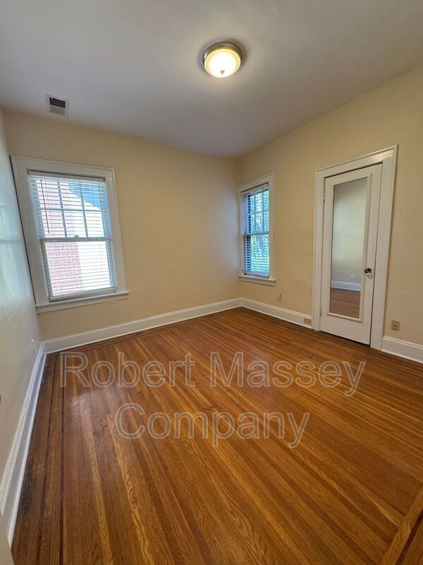 Highlands 1 Bedroom 1 Bath RENOVATED Apartment property image