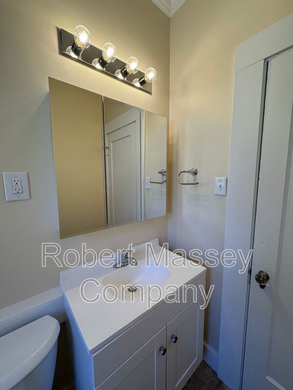 Highlands 1 Bedroom 1 Bath RENOVATED Apartment property image