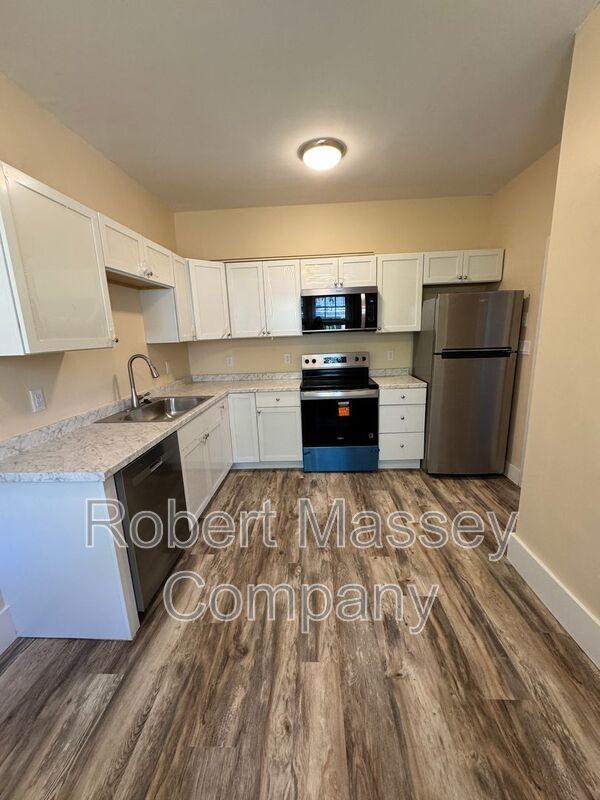 Highlands 1 Bedroom 1 Bath RENOVATED Apartment property image