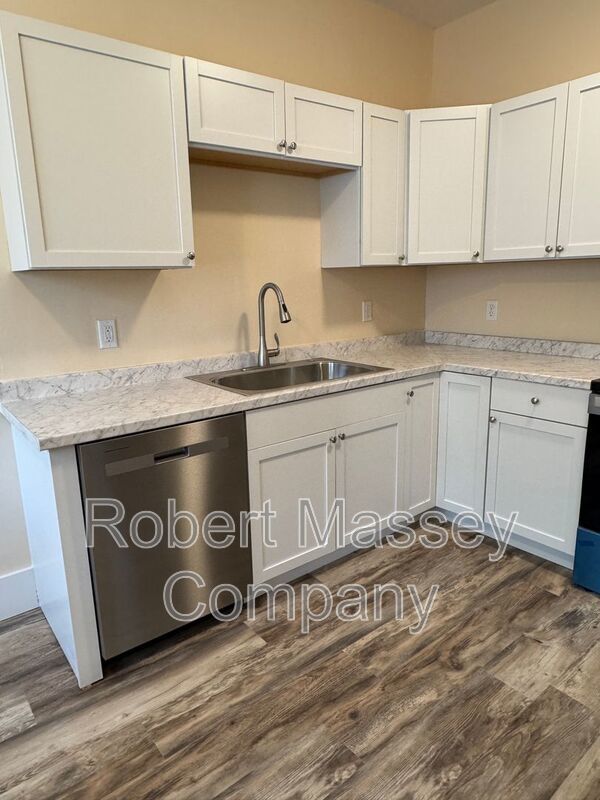 Highlands 1 Bedroom 1 Bath RENOVATED Apartment property image